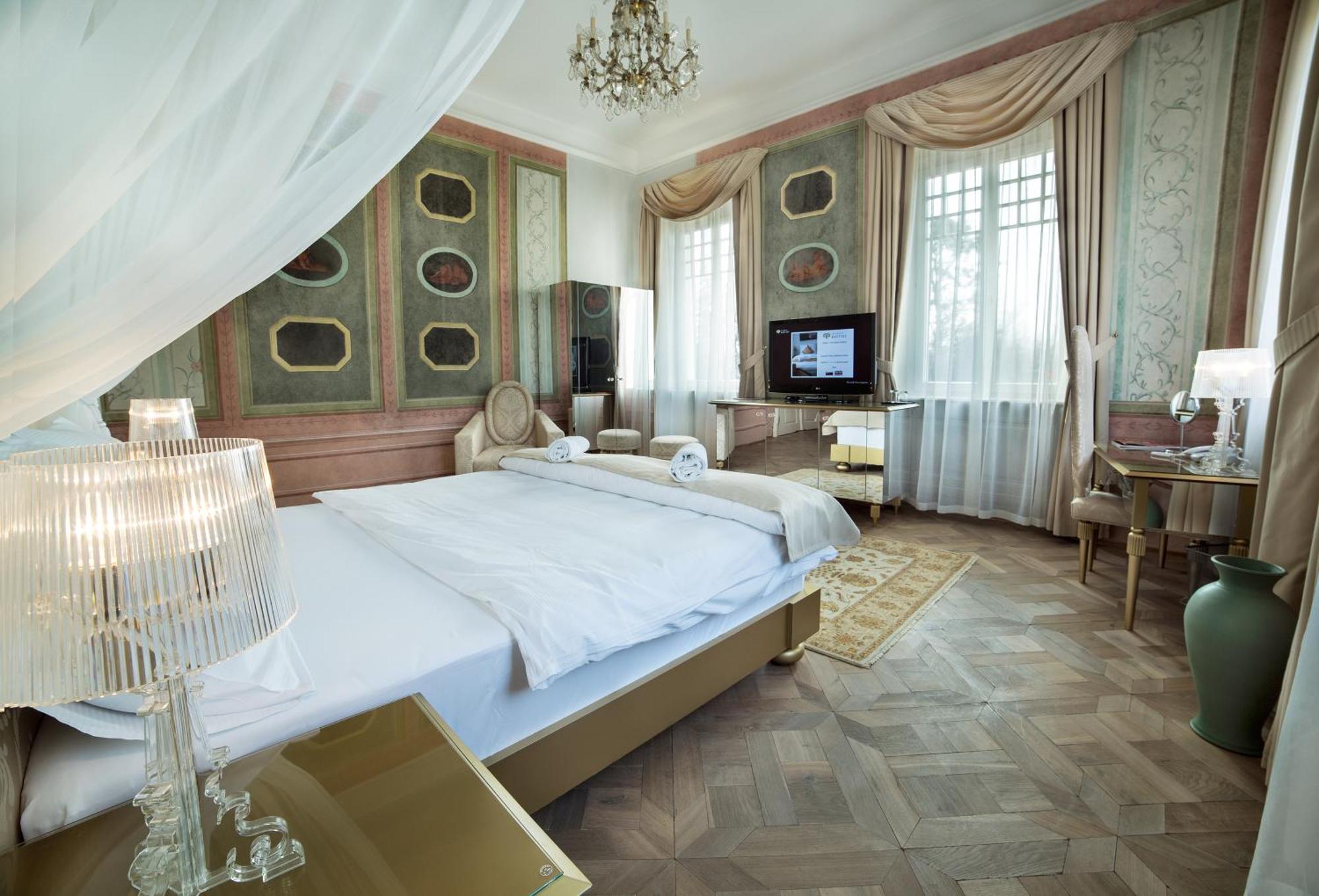Art Hotel Kastiel Tomasov Exterior photo