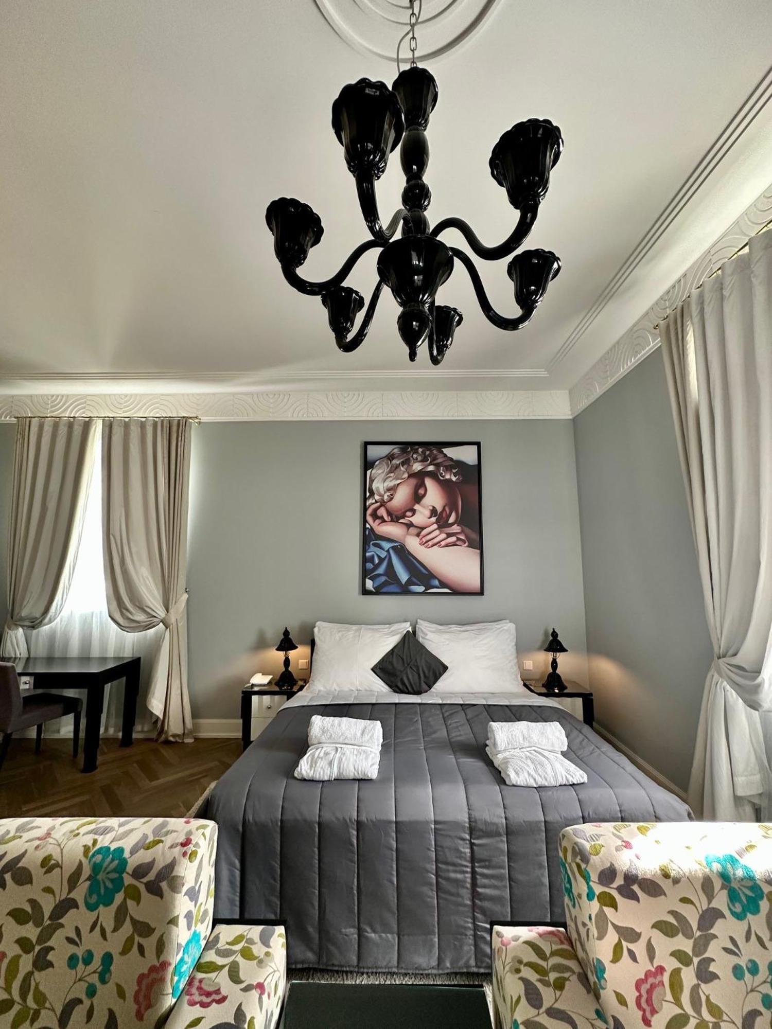 Art Hotel Kastiel Tomasov Exterior photo