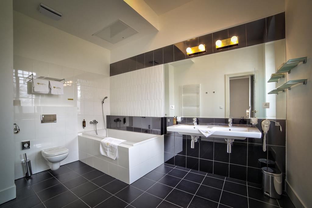 Art Hotel Kastiel Tomasov Room photo