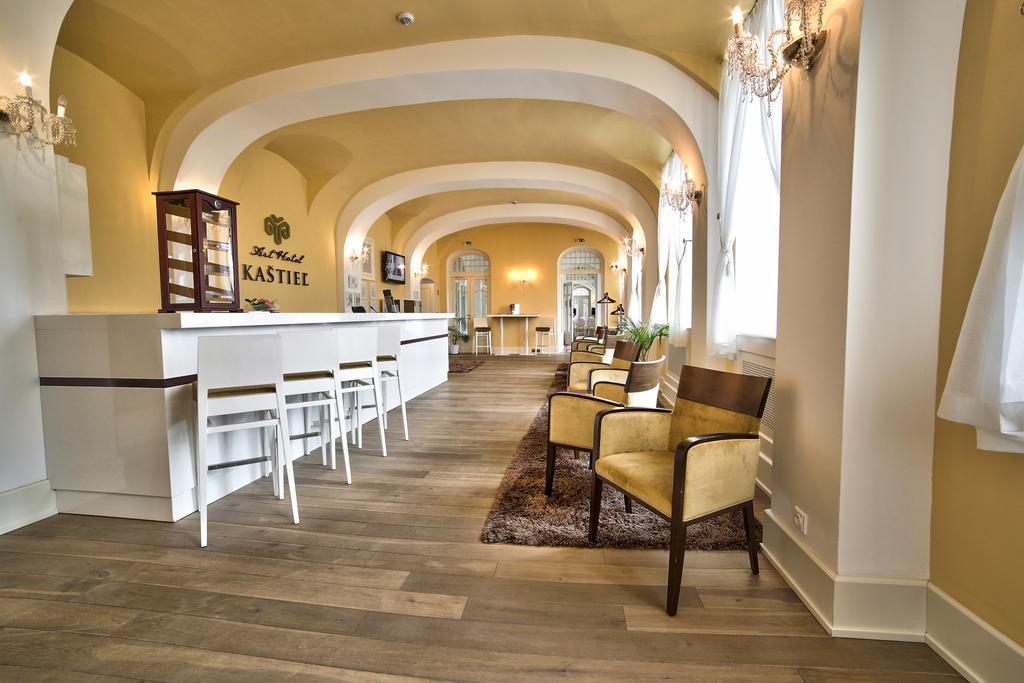 Art Hotel Kastiel Tomasov Exterior photo